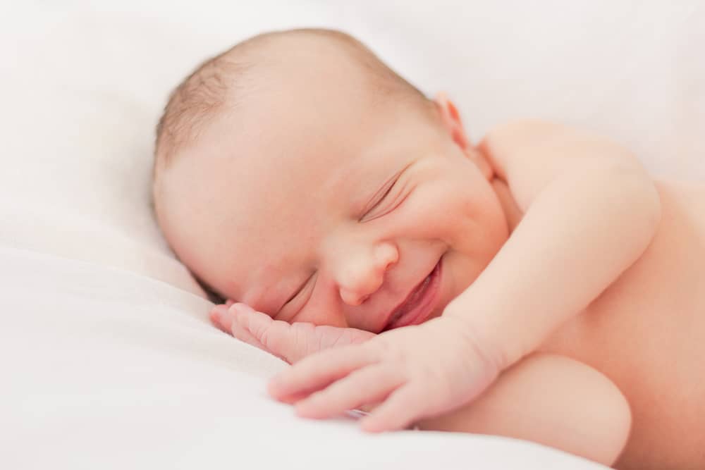 Trẻ 1 tháng tuổi ngủ bao nhiêu là đủ?