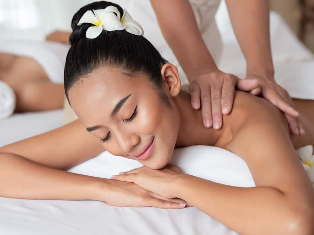 Bất ngờ với 8 lợi ích tuyệt vời của massage sau sinh