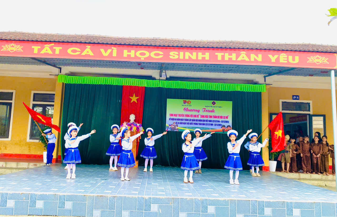 Hình ảnh các em học sinh biểu diễn võ thuật