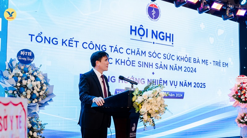 Ông Đinh Anh Tuấn - Vụ trưởng Vụ SKBMTE đã trình bày Báo cáo tổng kết