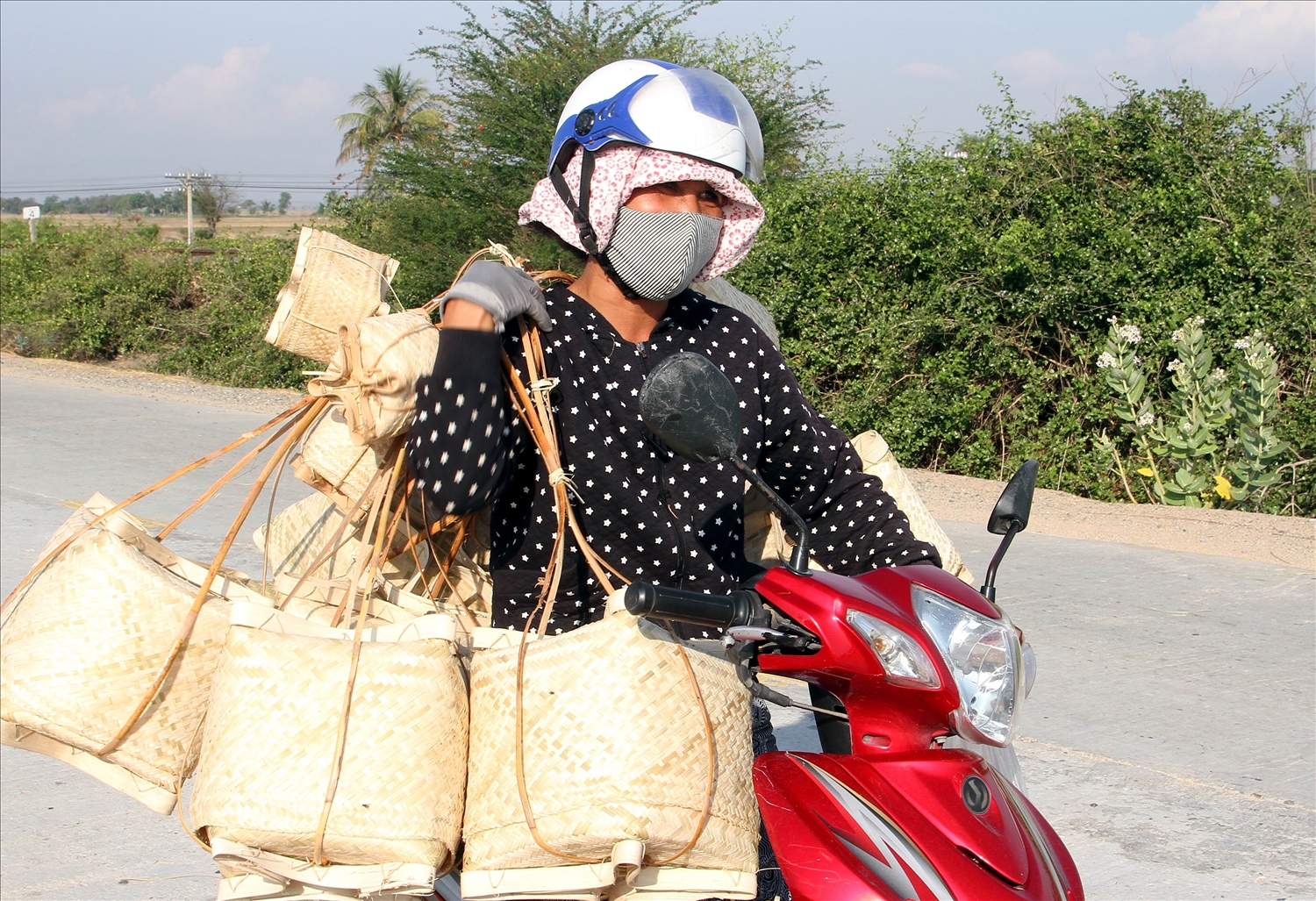 Sản phẩm mây tre đan của người Raglay thôn Rồ Ôn, được thương lái thu mua và phân phối rộng rãi.