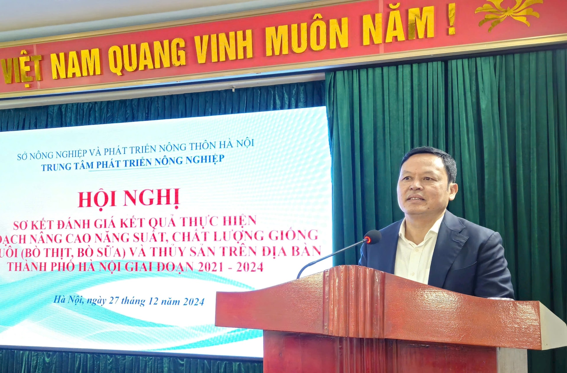 alt text: Hình ảnh Phó Giám đốc Sở NN&PTNT Hà Nội phát biểu tại hội nghị.