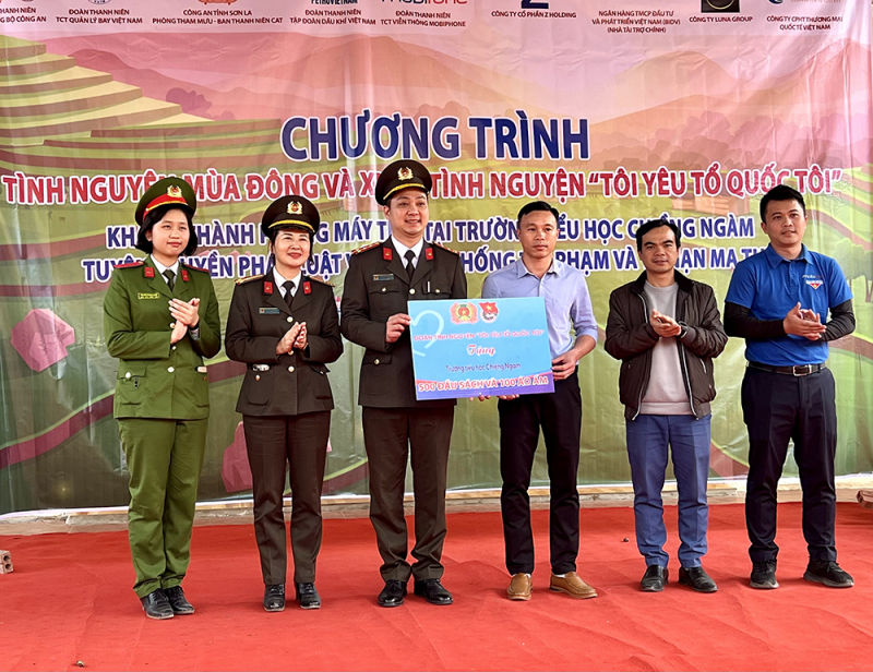 Phòng máy tính hiện đại được trao tặng cho Trường Tiểu học Chiềng Ngàm