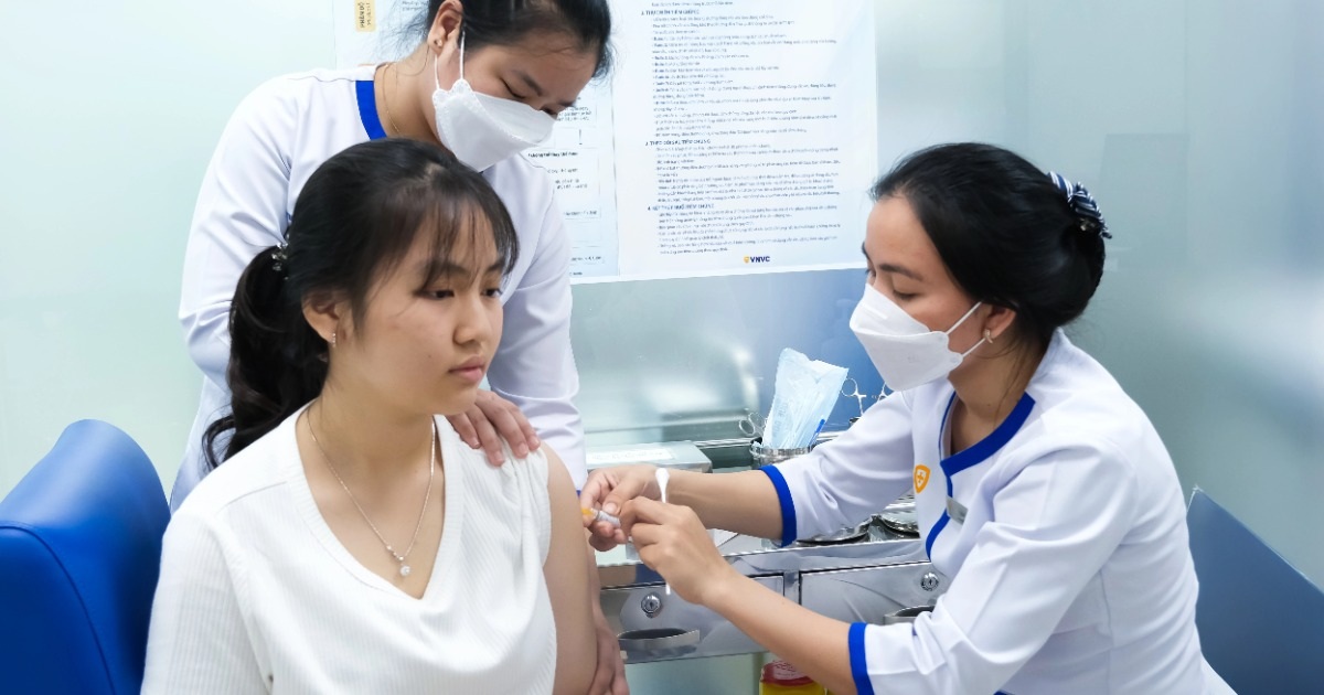 Nhu cầu tiêm vaccine sốt xuất huyết tăng cao cuối năm