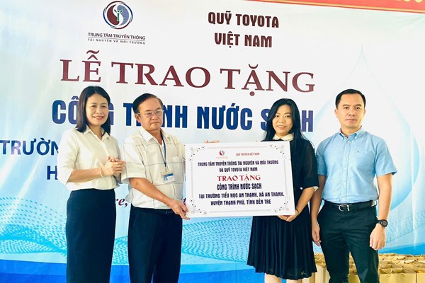 Quỹ Toyota Việt Nam bàn giao công trình nước sạch cho trường tiểu học tại Bến Tre