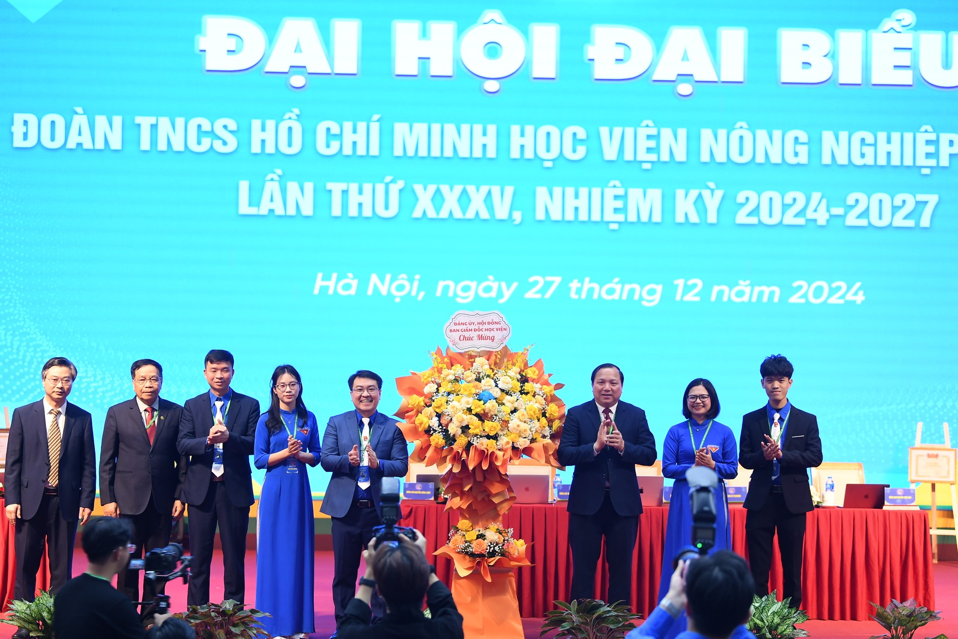 Lãnh đạo Học viện Nông nghiệp Việt Nam tham dự và chúc mừng Đại hội